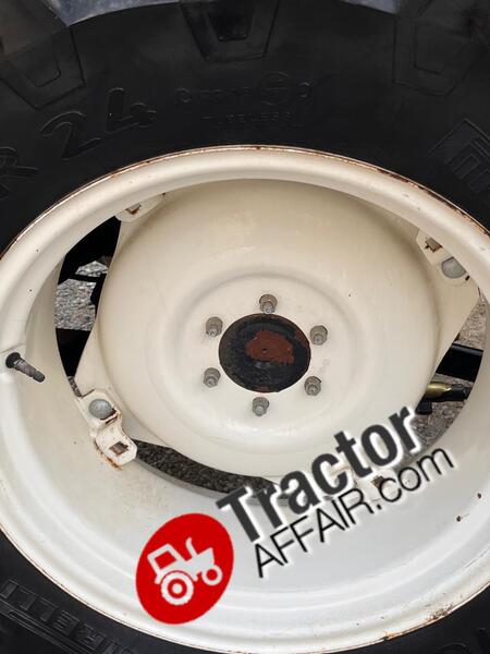 NEW HOLLAND TCE 40 CV TRATTORE USATO 4X4 CARICATORE PALA E FORCHE-PHOTO-2024-05-29-10-53-56 11.jpg